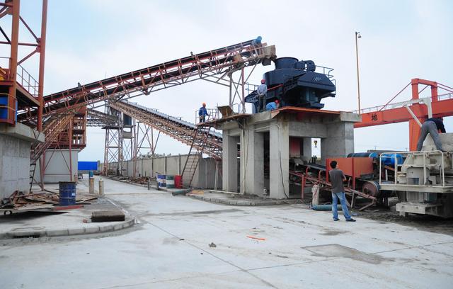 人工砂生產工藝的經濟對比及選擇依據：濕法、干法、半干法制砂